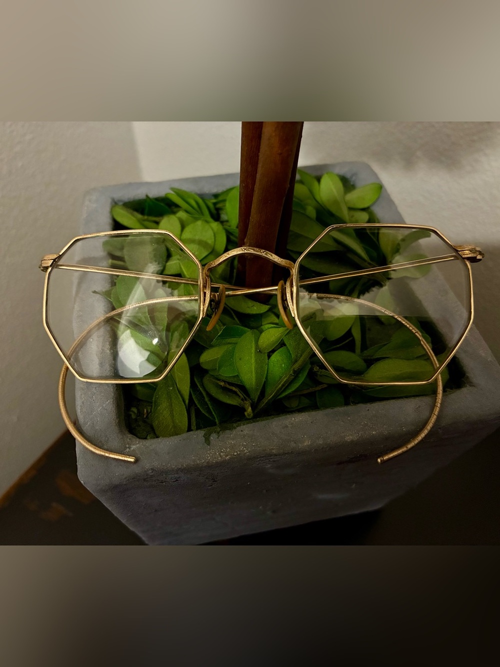 SHURON 1930 Gold Octagonal Wireframe Glasses. Could be unisex.